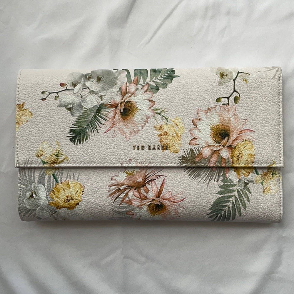 NWOT Ted Baker travel wallet